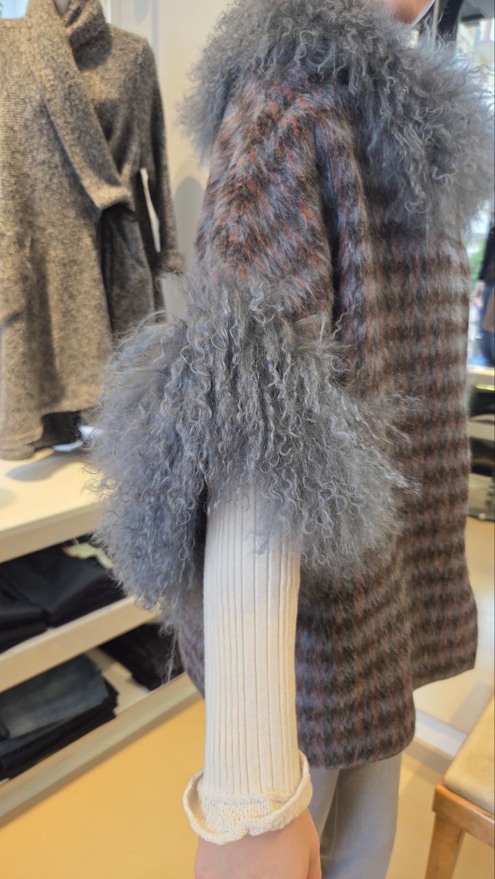 Giacca a Mantella in Mohair con Dettagli Staccabili in Mongolia - Celeste Polvere, Bordeaux