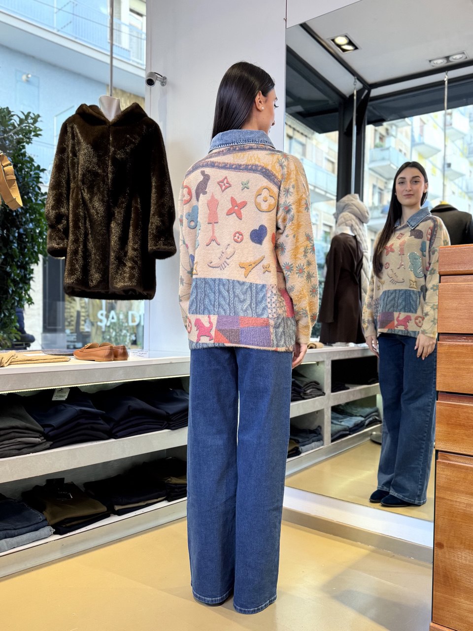 Maglia Stampa Couture con Colletto Denim Staccabile- Bianca o Cammello