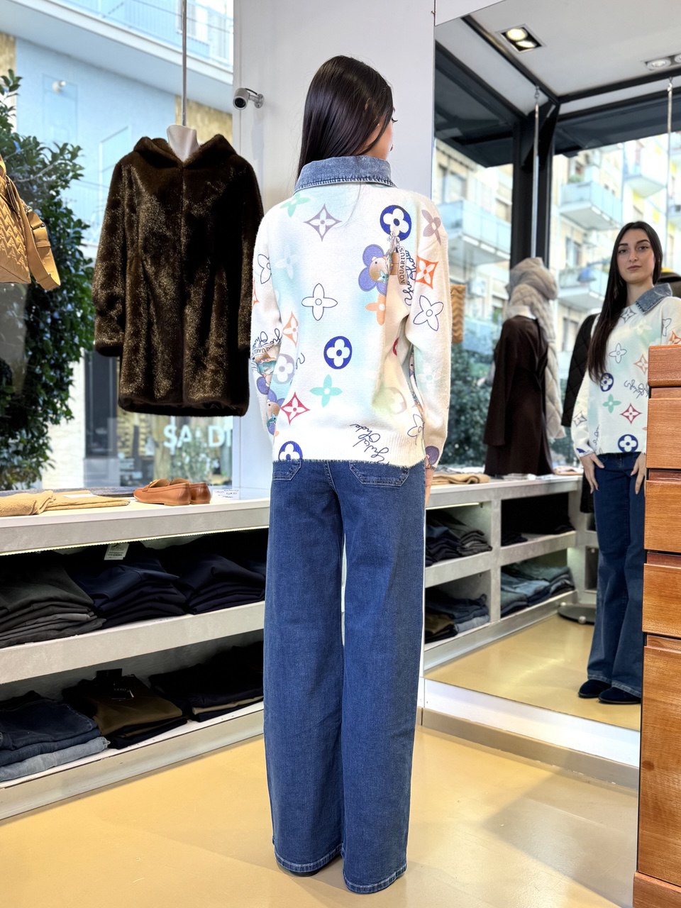 Maglia Stampa Couture con Colletto Denim Staccabile- Bianca o Cammello
