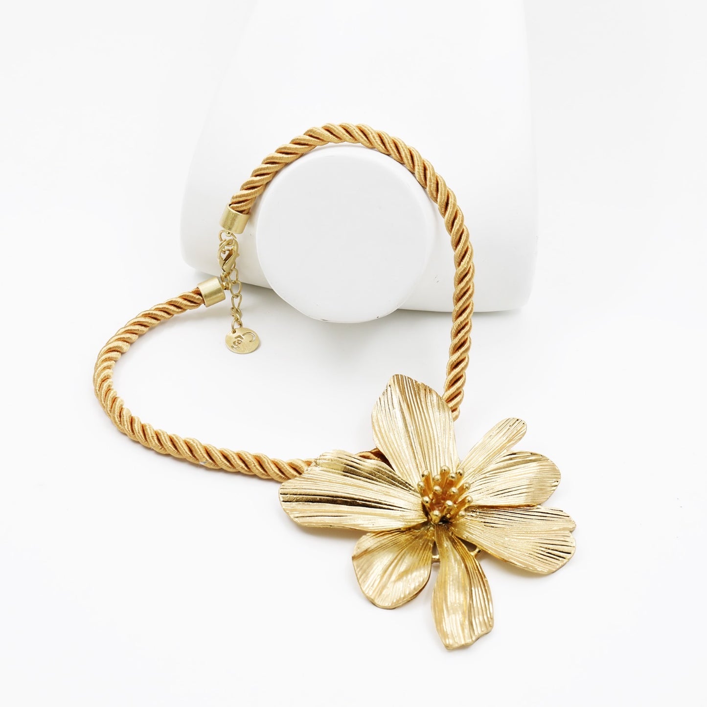 Choker necklace with large flower