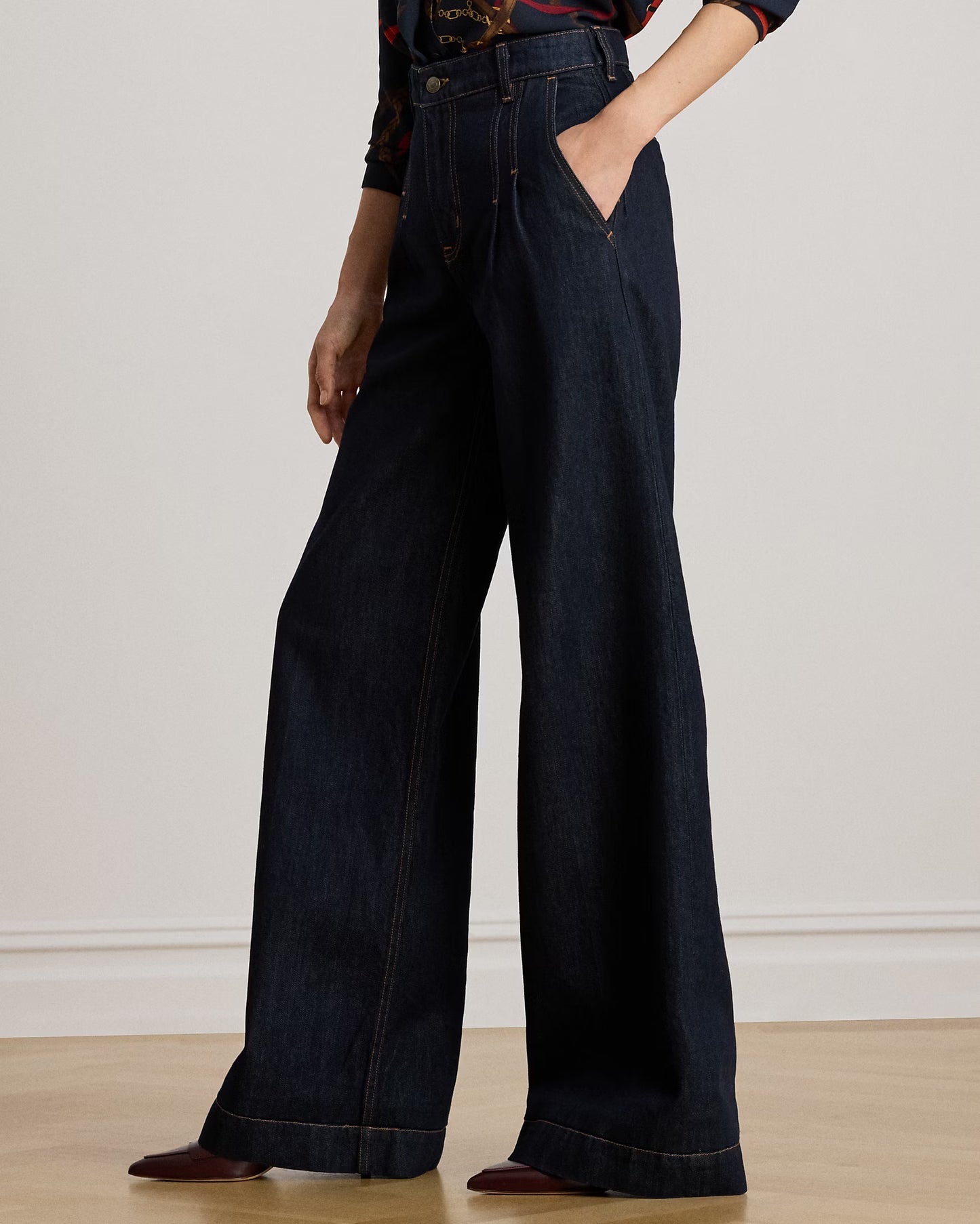 Jeans blu scuro a gamba larga