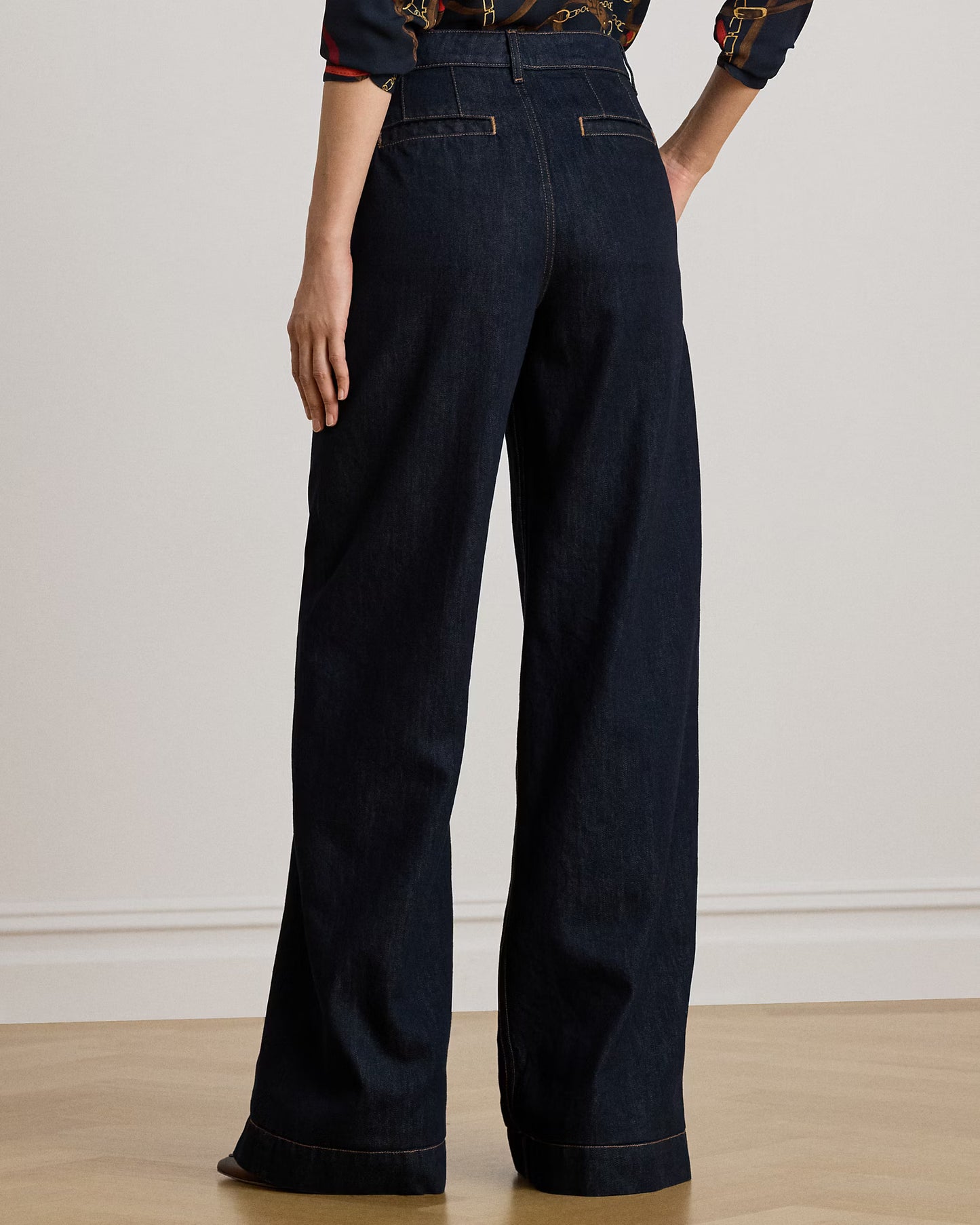 Jeans blu scuro a gamba larga