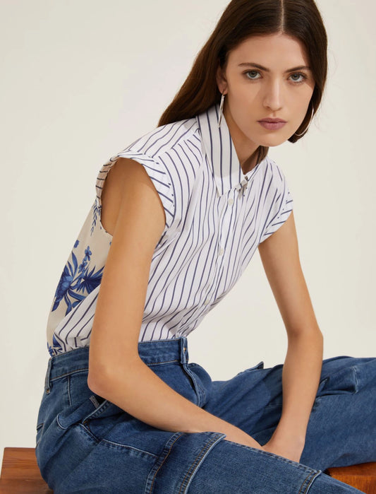 Camicia smanicata con stampe a contrasto