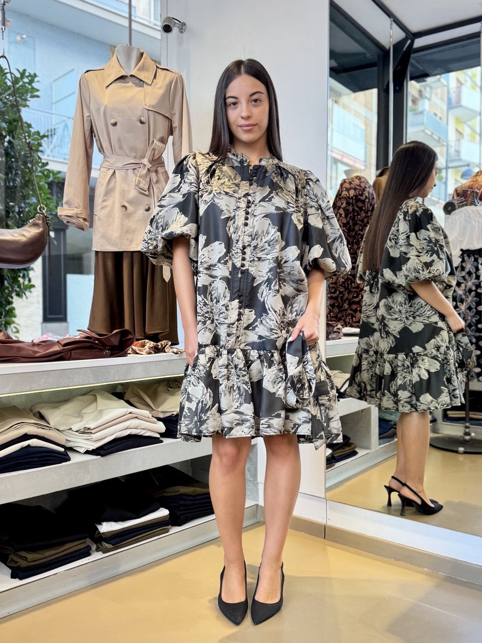 Abito in Broccato con Maniche a Palloncino