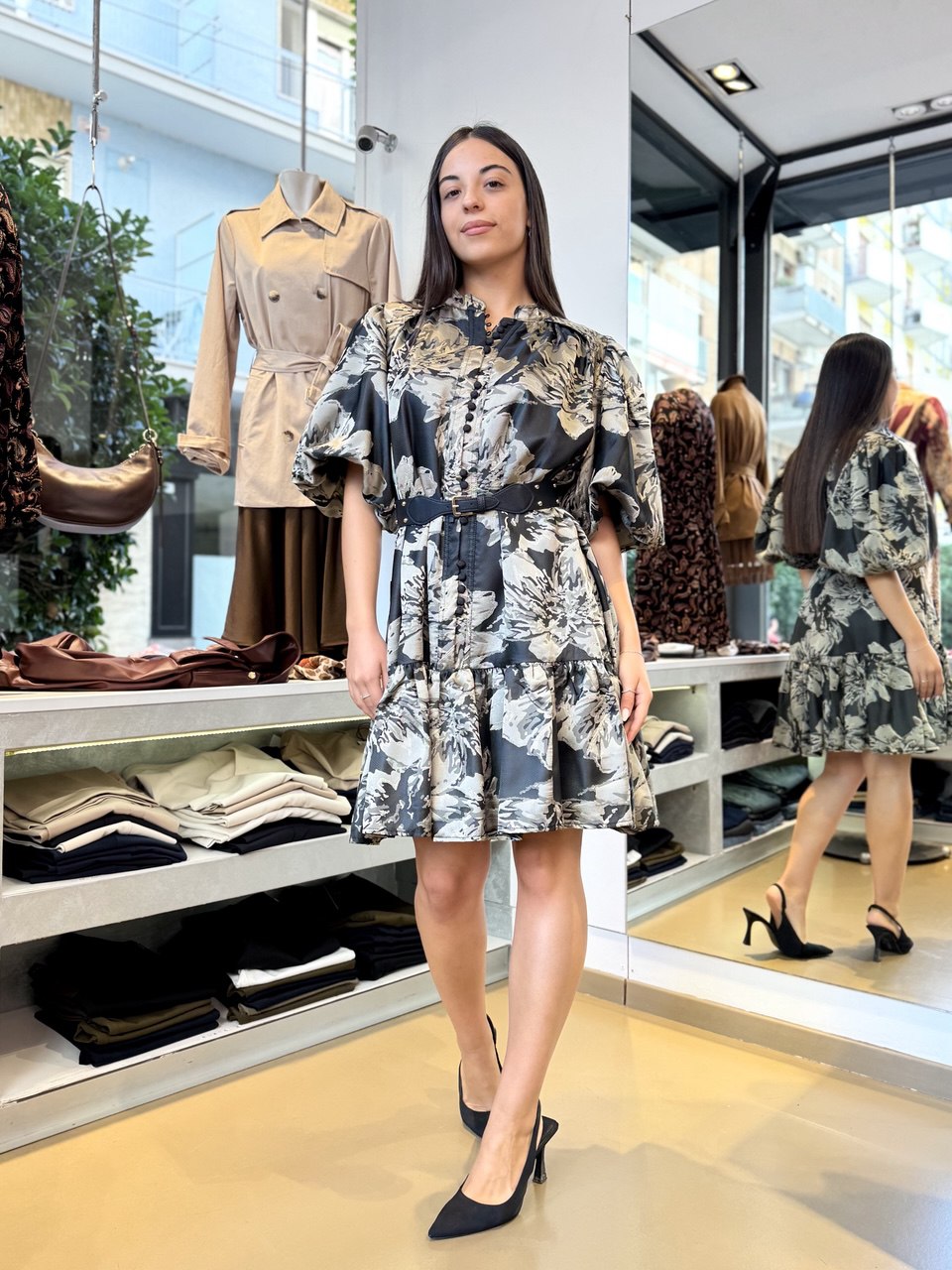 Abito in Broccato con Maniche a Palloncino