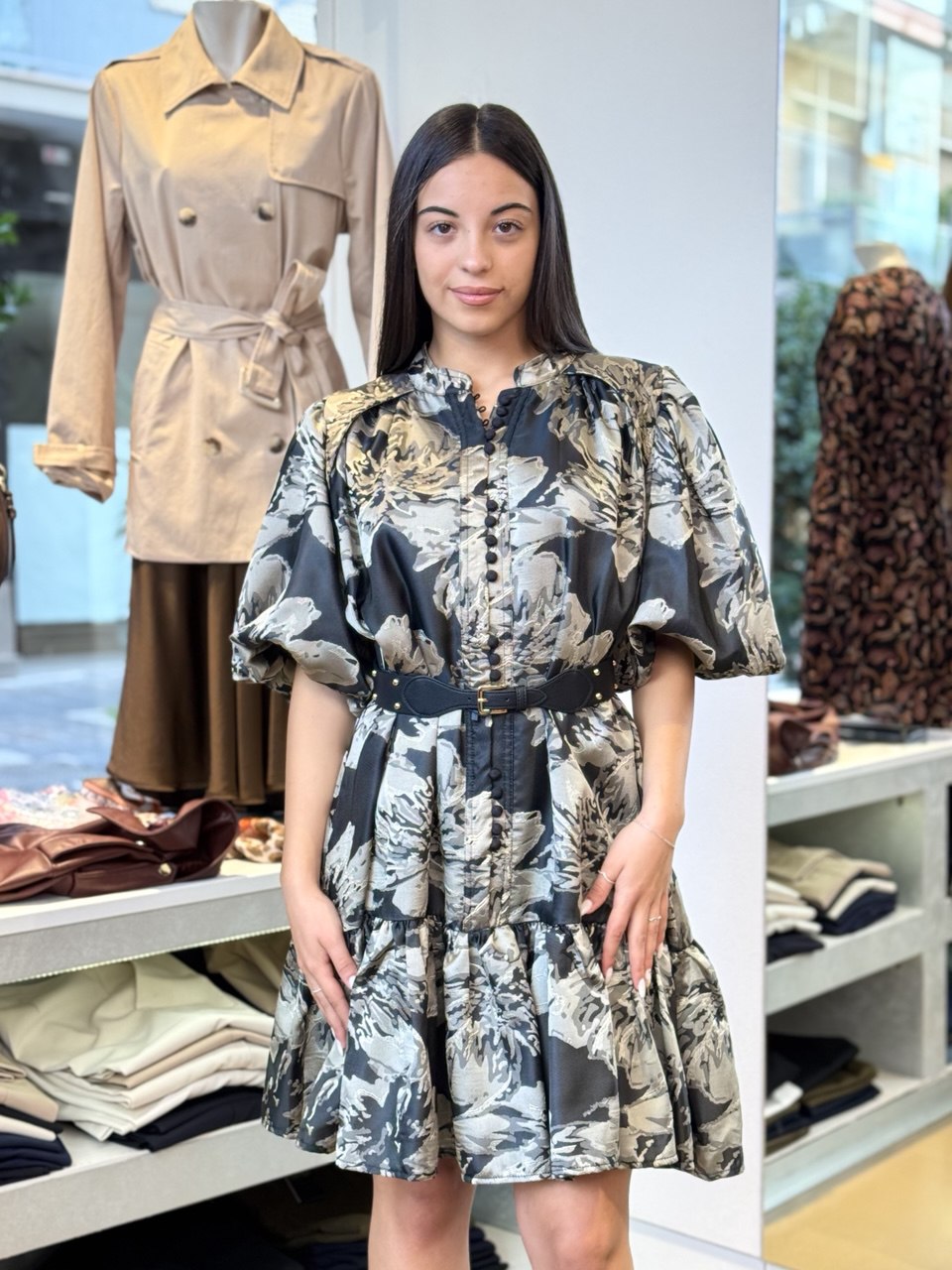 Abito in Broccato con Maniche a Palloncino