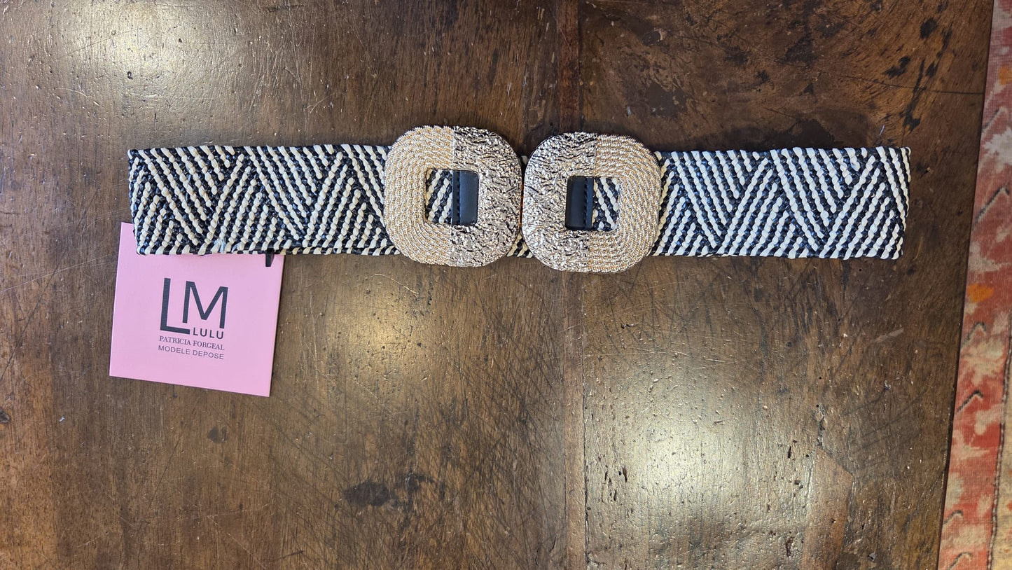 Cintura Elastica in Raffia "Zoey" – Intreccio Chevron Beige e Nero, con Fibbia Jewel